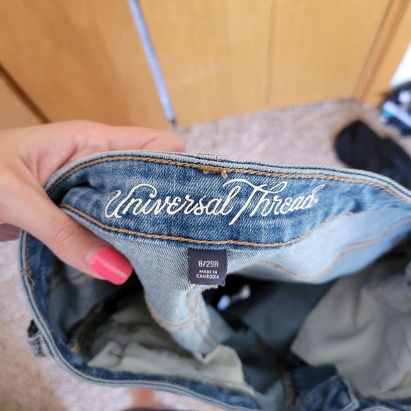 Women's Rolled Cuff Jeans - Picture 3 of 3